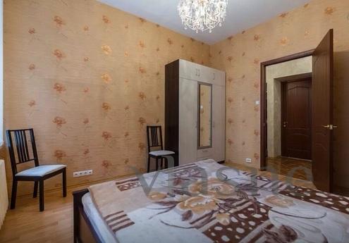 2 bedroom apartment near the metro, Saint Petersburg - apartment by the day