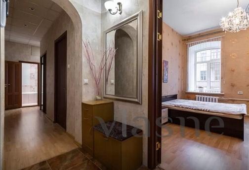 2 bedroom apartment near the metro, Saint Petersburg - apartment by the day