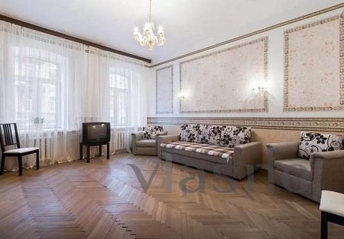 2 bedroom apartment near the metro, Saint Petersburg - apartment by the day