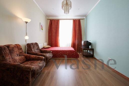 Spacious 2-bedroom in the metro, Saint Petersburg - apartment by the day