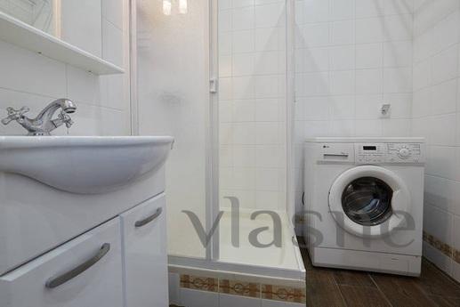 Spacious 2-bedroom in the metro, Saint Petersburg - apartment by the day