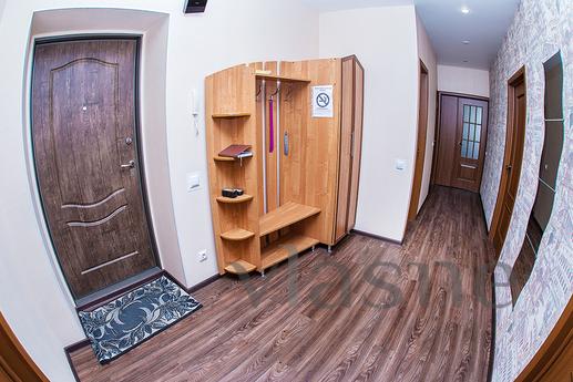 Cozy close to the metro. 73 sq.m. Wi-Fi, Novosibirsk - apartment by the day