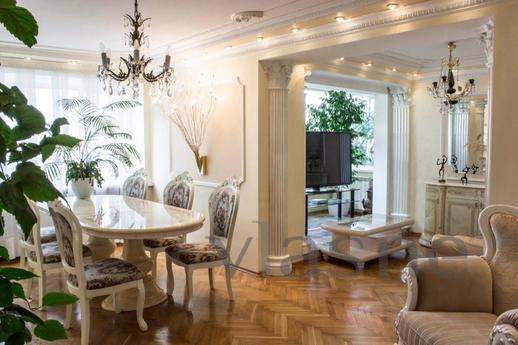 Apartment is a business class. 3 minutes walk from Belorussk