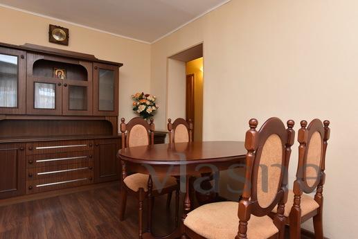 Two-bedroom apartment near KRK Uralets, Yekaterinburg - apartment by the day