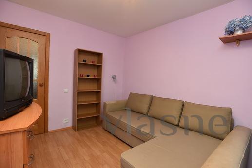 Two-bedroom apartment near KRK Uralets, Yekaterinburg - apartment by the day
