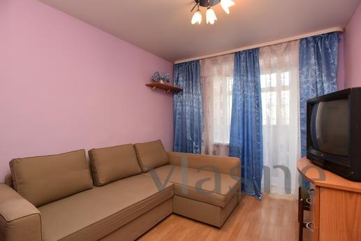 Two-bedroom apartment near KRK Uralets, Yekaterinburg - apartment by the day