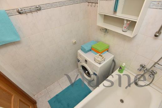 Two-bedroom apartment near KRK Uralets, Yekaterinburg - apartment by the day
