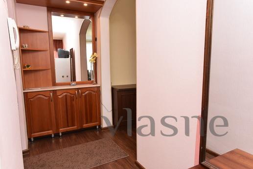 Two-bedroom apartment near KRK Uralets, Yekaterinburg - apartment by the day