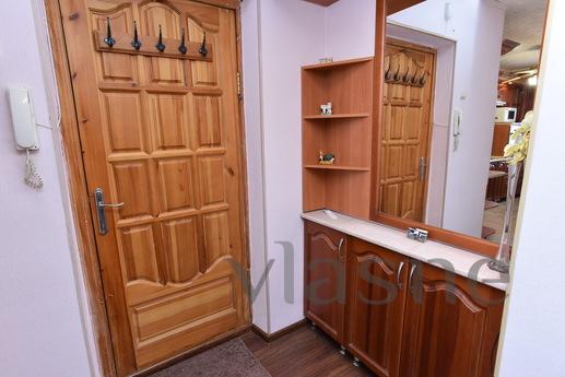 Two-bedroom apartment near KRK Uralets, Yekaterinburg - apartment by the day
