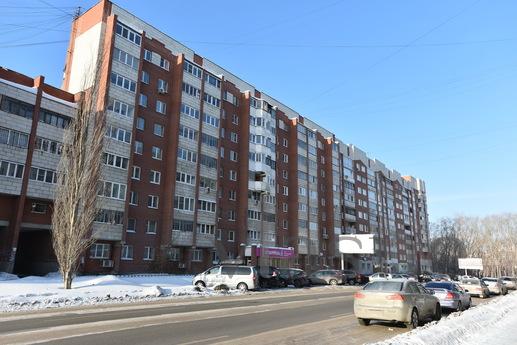 Two-bedroom apartment near KRK Uralets, Yekaterinburg - apartment by the day