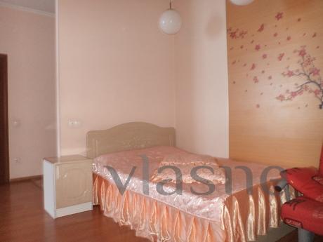 Cozy, bright apartment near the railway / train station in t