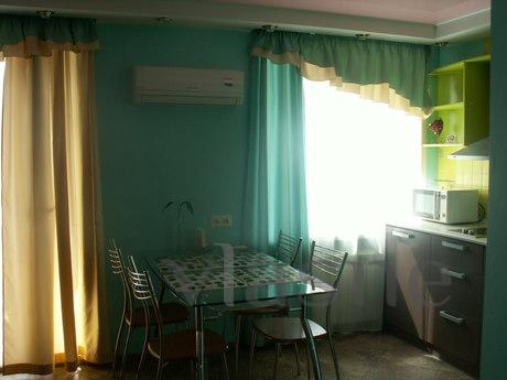 Beautiful bright studio near the Railway, Novosibirsk - apartment by the day
