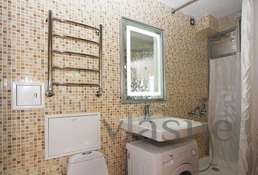 I rent. Very bright apartment within walking distance of the