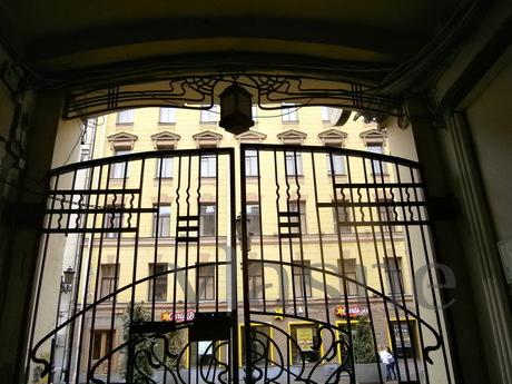 Exclusive apartment in the center, Saint Petersburg - apartment by the day