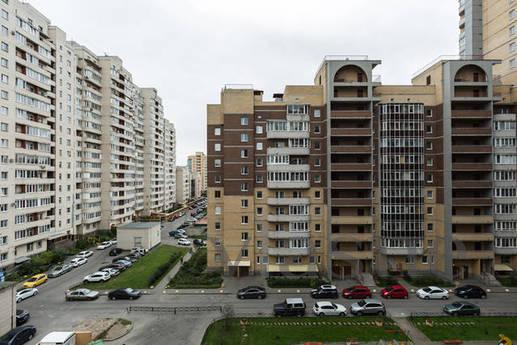 The apartment is in a new building, Saint Petersburg - apartment by the day