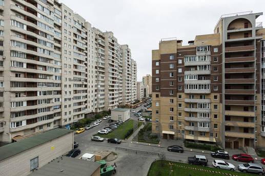 The apartment is in a new building, Saint Petersburg - apartment by the day