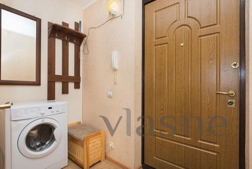 Marin Dom Na Vostoshnoy 72, Yekaterinburg - apartment by the day