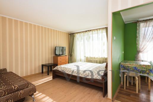 Marin Dom Na Vostoshnoy 72, Yekaterinburg - apartment by the day