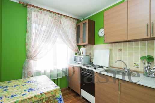 Marin Dom Na Vostoshnoy 72, Yekaterinburg - apartment by the day