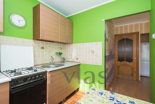 Marin Dom Na Vostoshnoy 72, Yekaterinburg - apartment by the day