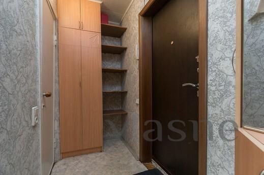 Marin Dom na Azina, 39, Yekaterinburg - apartment by the day