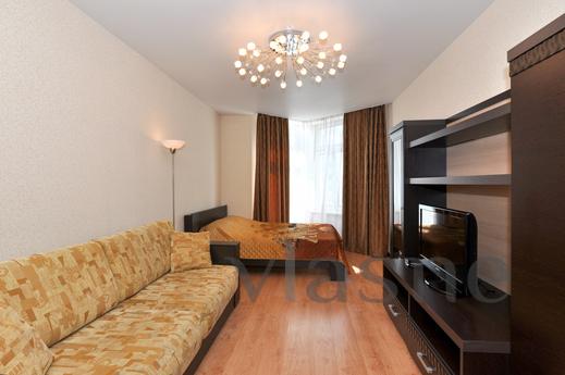 Marin Dom na Bazhova 68, Yekaterinburg - apartment by the day