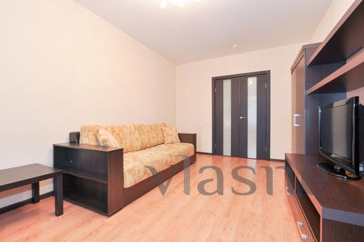 Marin Dom na Bazhova 68, Yekaterinburg - apartment by the day