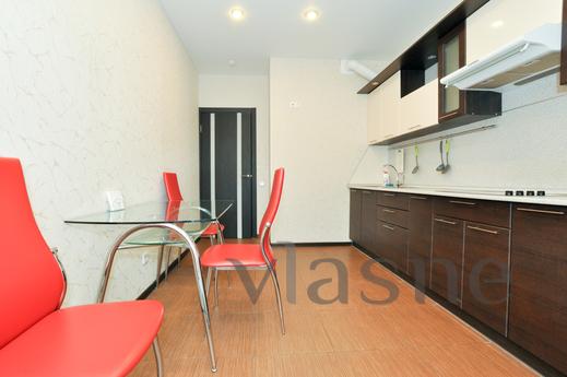 Marin Dom na Bazhova 68, Yekaterinburg - apartment by the day