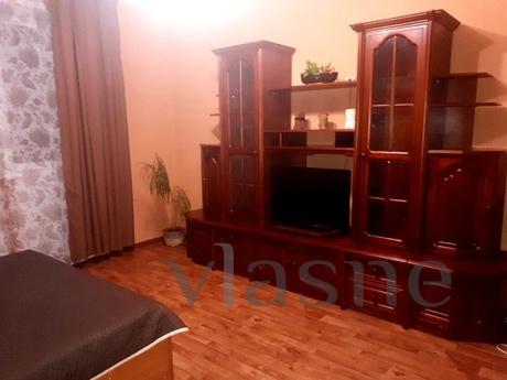 Clean, not smoky, sleeps 4, Novosibirsk - apartment by the day