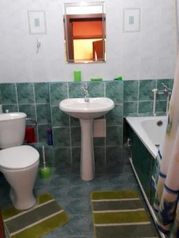 Clean, not smoky, sleeps 4, Novosibirsk - apartment by the day