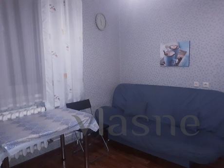 Clean, not smoky, sleeps 4, Novosibirsk - apartment by the day