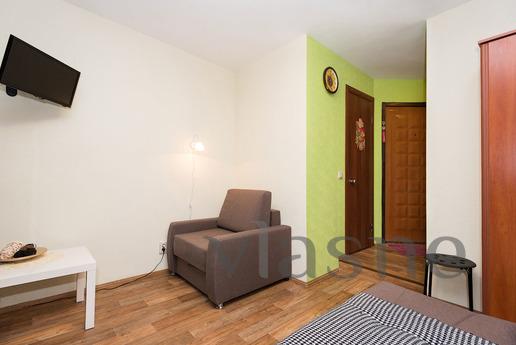 Compact studio apartment in the center, Yekaterinburg - apartment by the day
