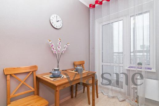 Elegant studio apartment on Shchors Str, Yekaterinburg - apartment by the day