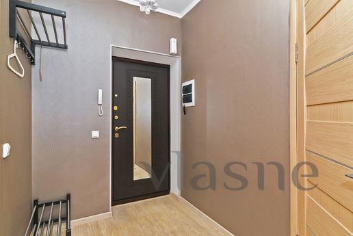 Elegant studio apartment on Shchors Str, Yekaterinburg - apartment by the day