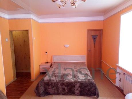 Metro Marx, Wi-Fi, excellent condition, Novosibirsk - apartment by the day