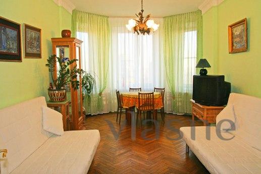 Spacious two-bedroom apartment in the center of Moscow surre