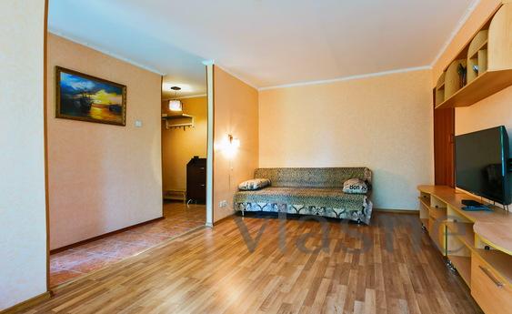 Check in at any vremya.Okna overlook a quiet dvor.Svezhy rep