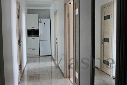 Luxury 4-room apartment in the center, Volgograd - apartment by the day