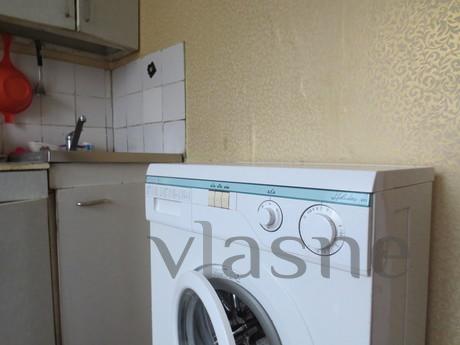 Bright and warm 2-bedroom apartment, Moscow - apartment by the day
