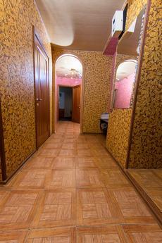 In the center of Rostov 3-room apartment, Rostov-on-Don - apartment by the day