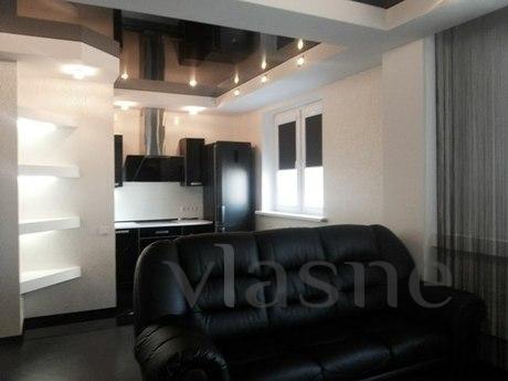 It offers a cozy and clean apartment within walking distance