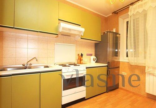 1 bedroom apartment near the subway, Yekaterinburg - apartment by the day