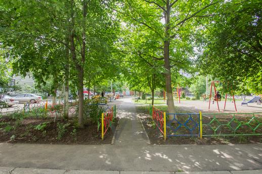 2 bedroom apartment in the center, Krasnodar - apartment by the day