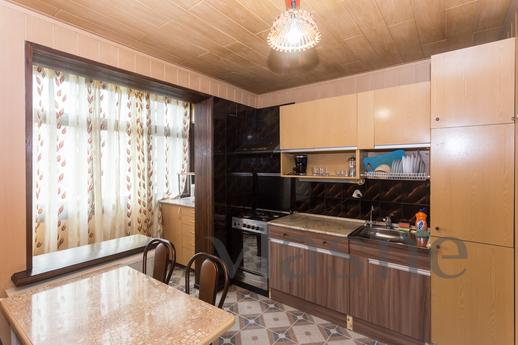 2 bedroom apartment in the center, Krasnodar - apartment by the day