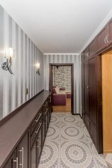2 bedroom apartment in the center, Krasnodar - apartment by the day