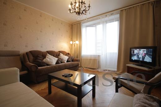 A lovely three-room apartment in a solid house in the center