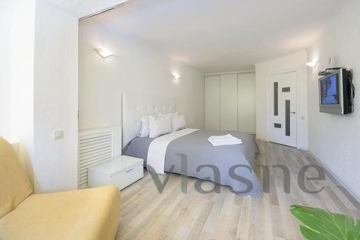 Rent apartments, proprietress! Renovated, near shopping cent