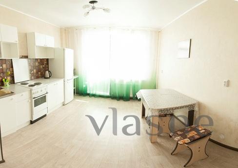 1 Bedroom bright apartment, Tyumen - apartment by the day