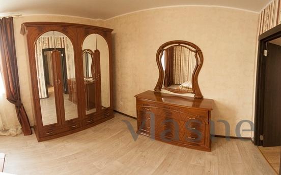 1 Bedroom bright apartment, Tyumen - apartment by the day