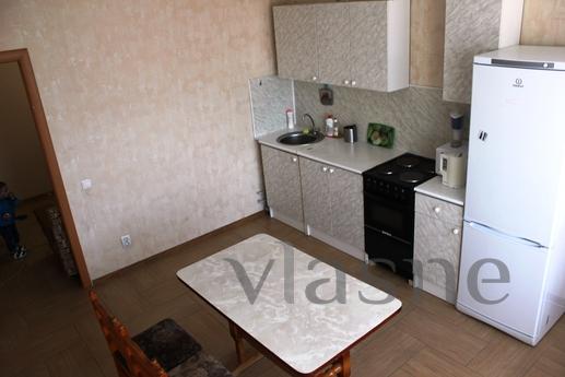 Bedroom large bright apartment, Tyumen - apartment by the day